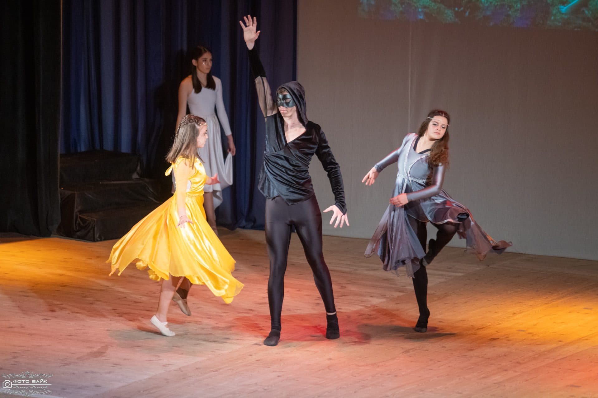 Спектакъл Тайните На Нощта 33