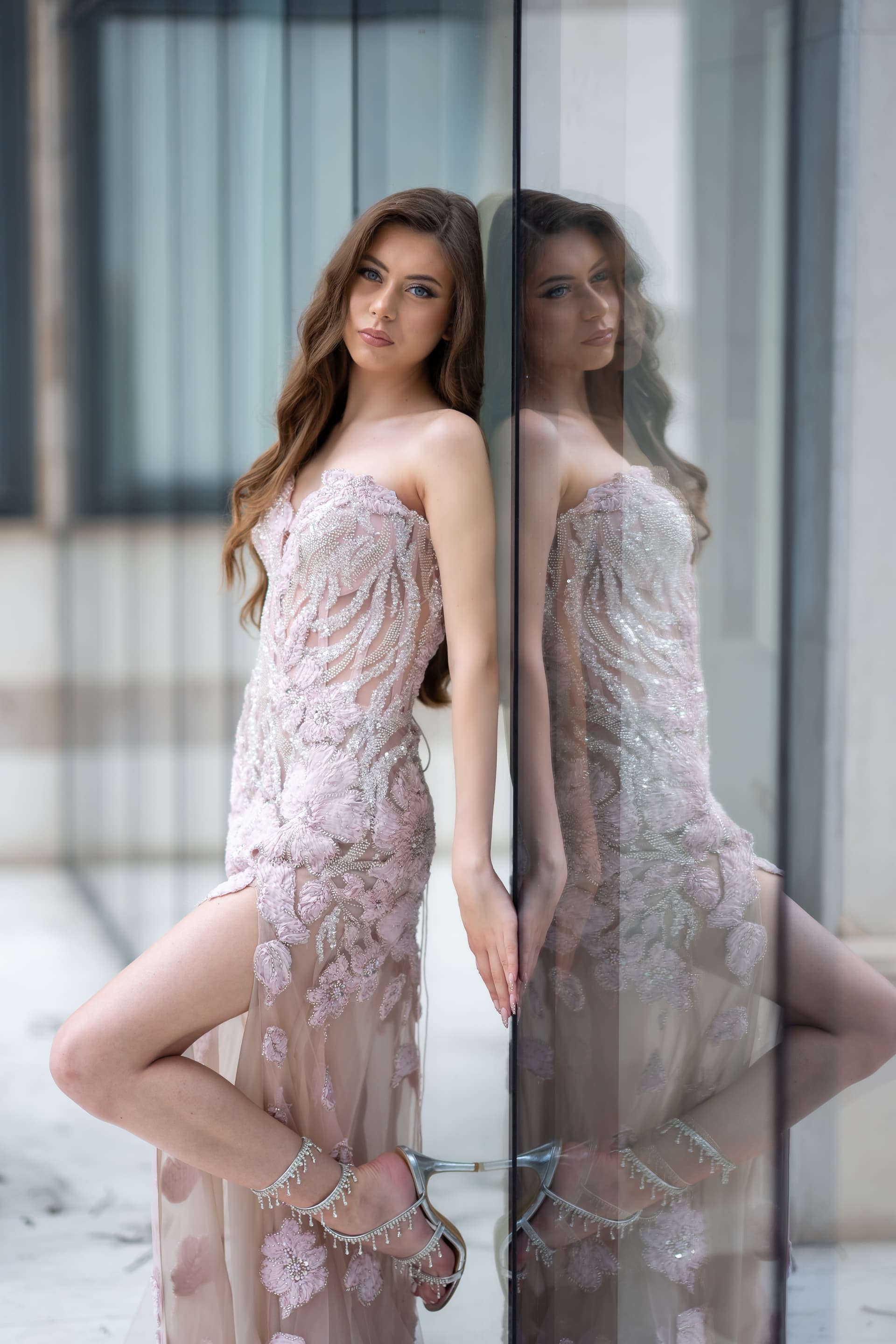 Абитуриентска фотография Лора 12