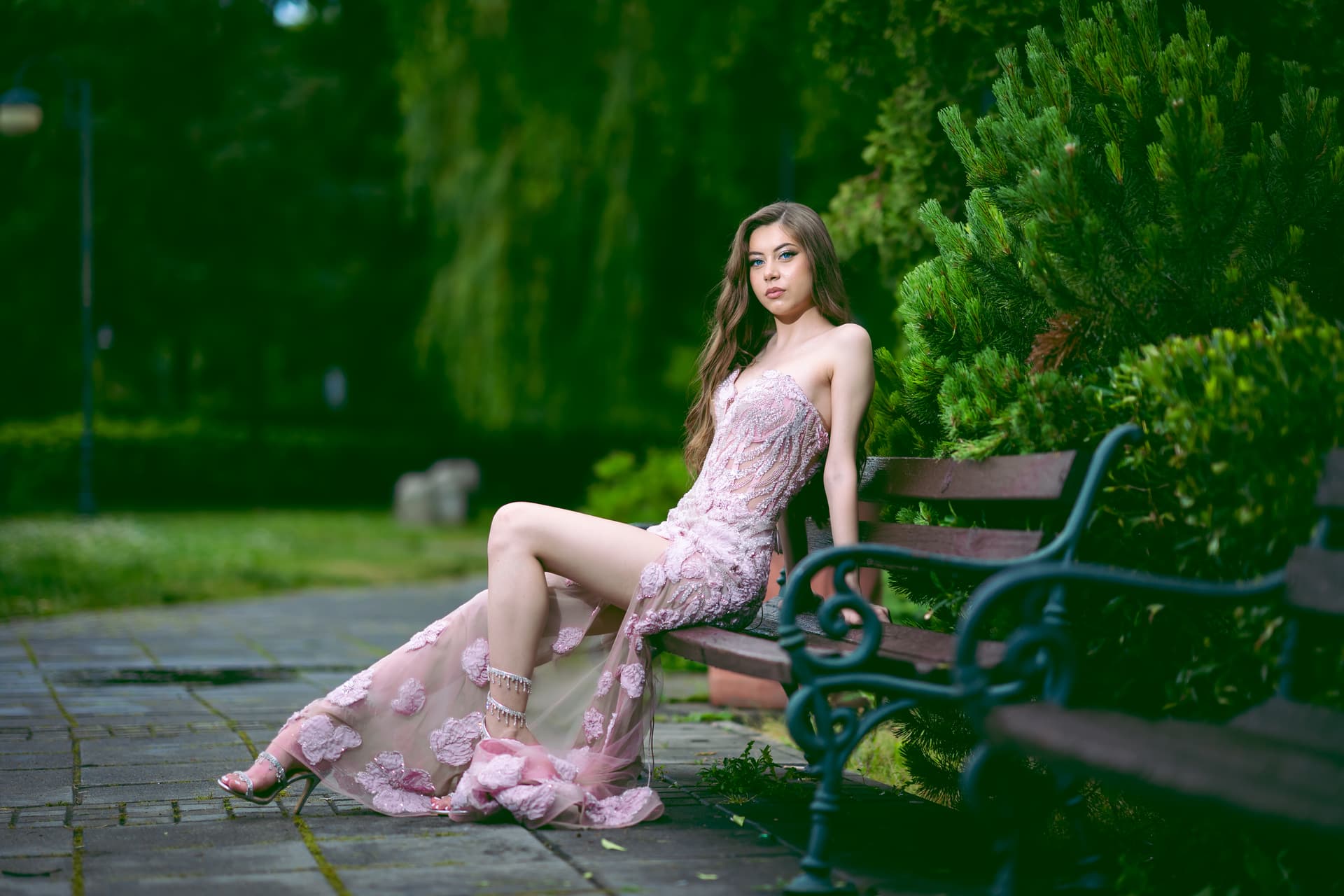 Абитуриентска фотография Лора 2